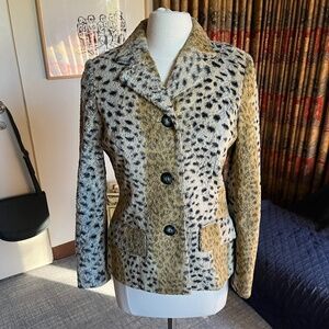 Gorgeous vintage leopard blazer with shell buttons